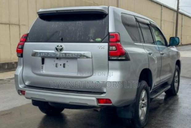 Toyota Land Cruiser Prado 2.8 2019 Silver
