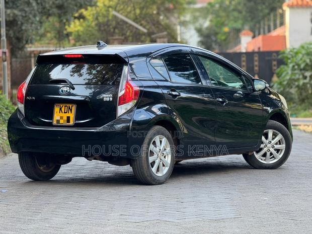 Toyota Aqua 2016 Black