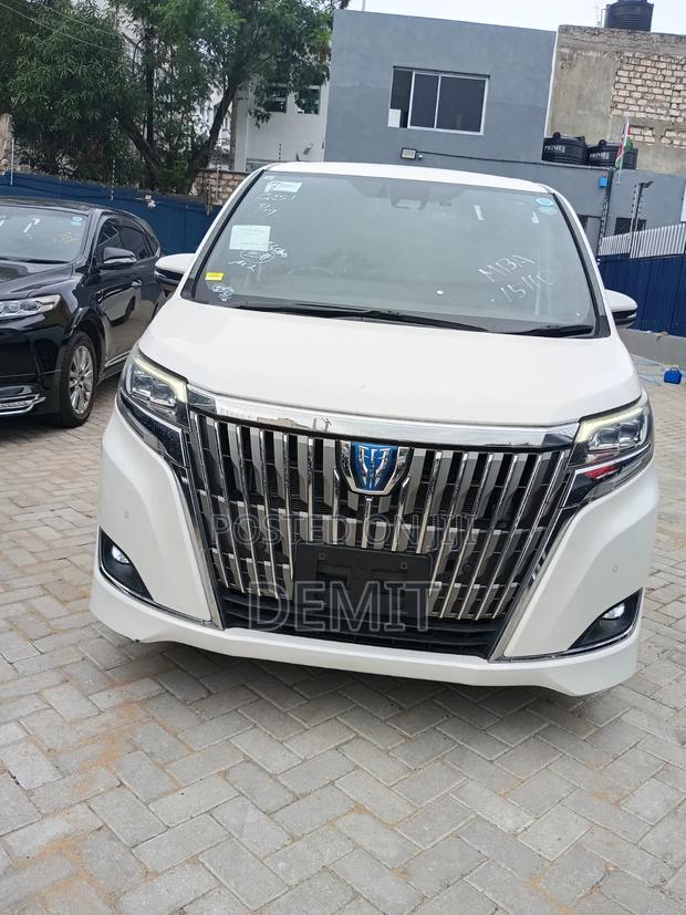 Toyota Esquire 1.8 FWD Hybrid (7 seater) 2019 White