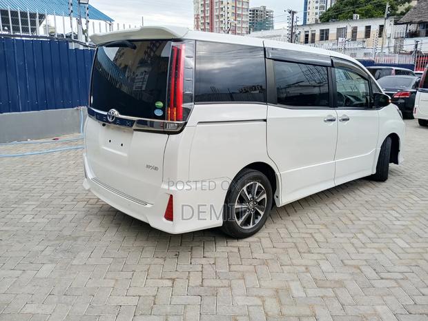 Toyota Noah 2019 White