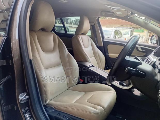 Volvo V60 2016 Brown