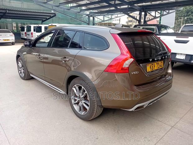 Volvo V60 2016 Brown