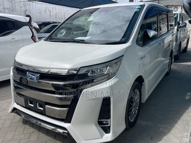 Toyota Noah 1.8 FWD Hybrid (7 seater) 2020 White