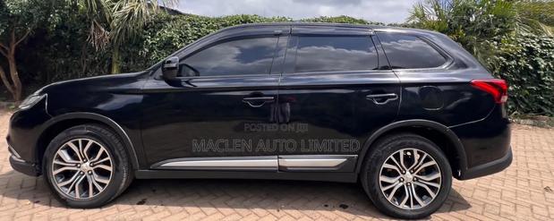 Mitsubishi Outlander 2016 Black