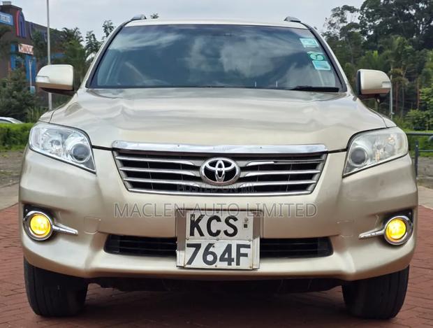 Toyota Vanguard 2011 Gold