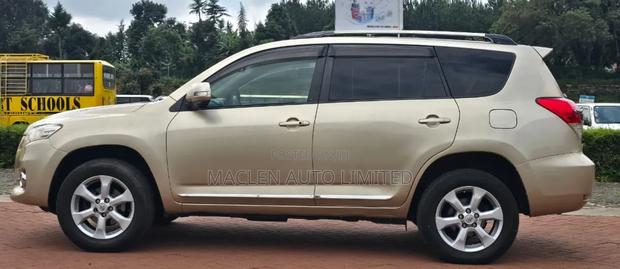 Toyota Vanguard 2011 Gold