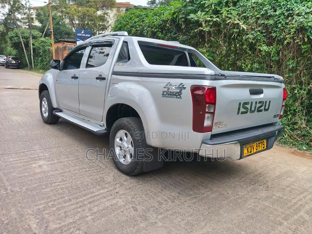 Isuzu D-MAX 2023 Silver