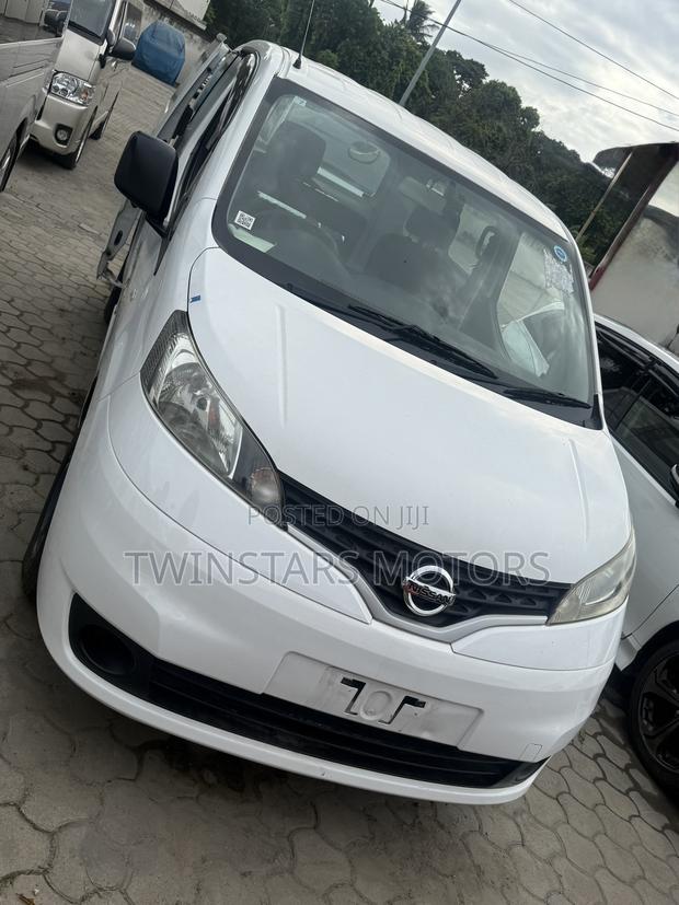 Nissan NV200 SV 2019 White