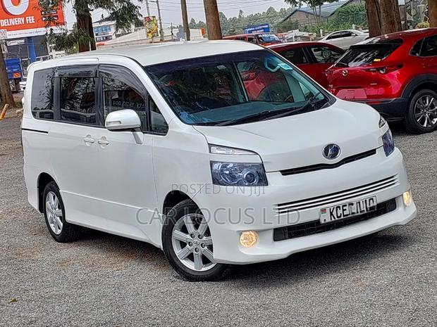 Toyota Voxy 2008 White