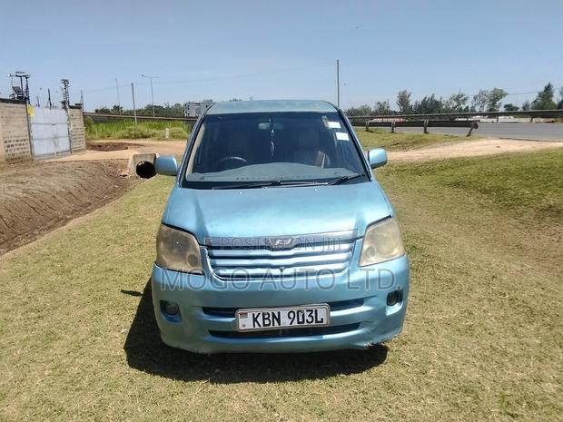 Toyota Noah 2003 Blue