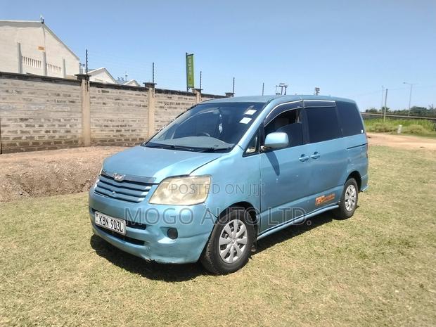 Toyota Noah 2003 Blue