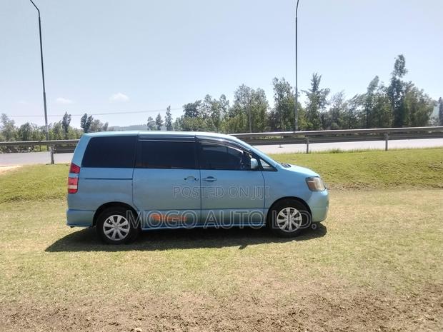 Toyota Noah 2003 Blue