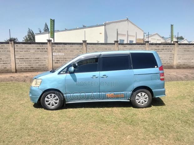 Toyota Noah 2003 Blue