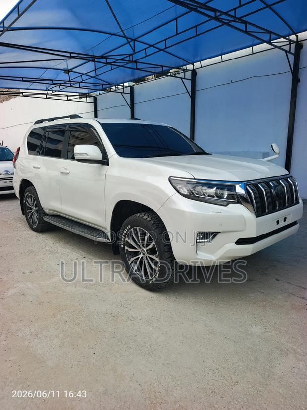 Toyota Land Cruiser Prado 2017 White