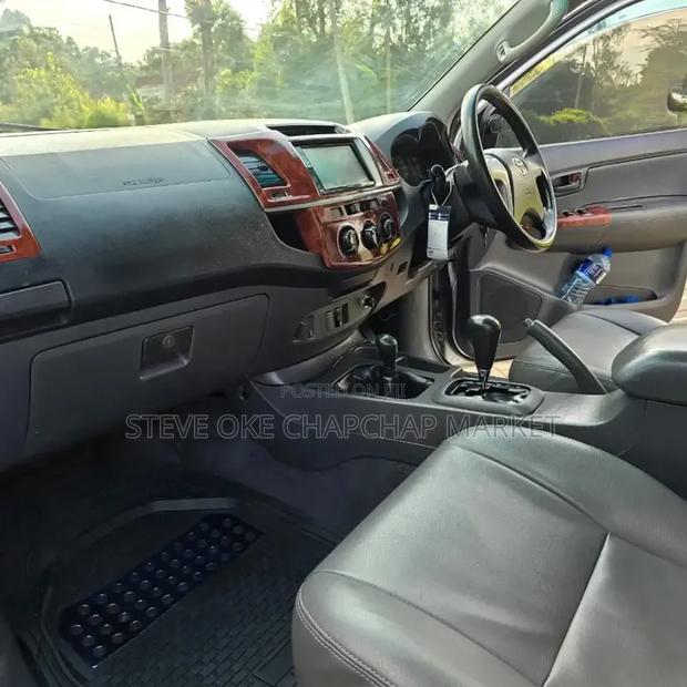 Toyota Hilux 2012 Silver