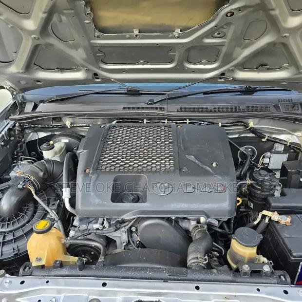 Toyota Hilux 2012 Silver