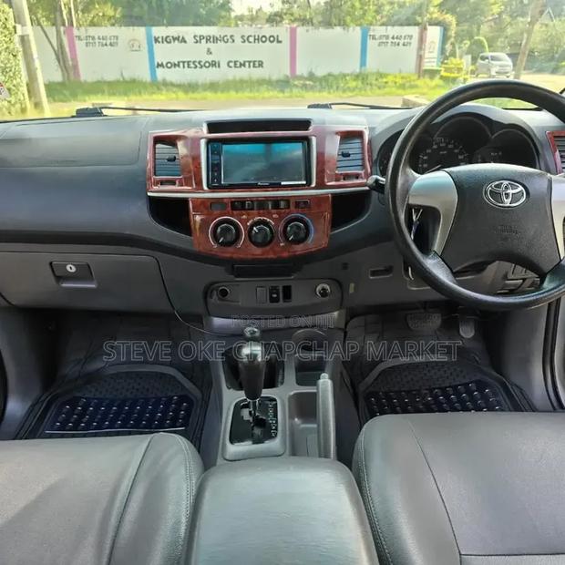 Toyota Hilux 2012 Silver