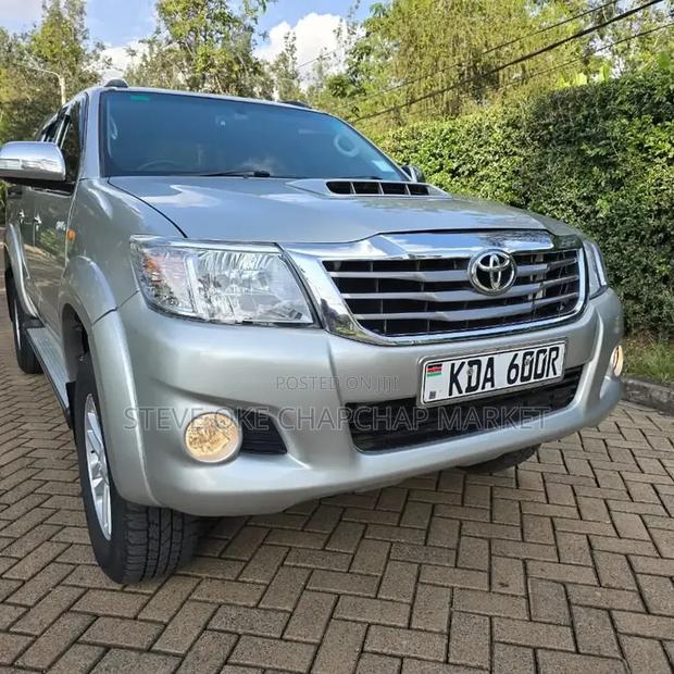 Toyota Hilux 2012 Silver