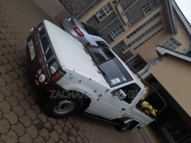 Nissan Pick-Up 1999 White