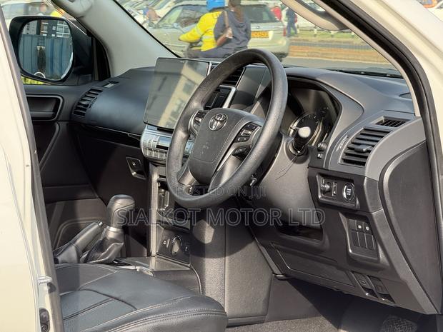 Toyota Land Cruiser Prado 2.7 2019 White