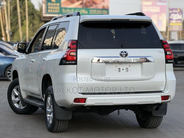Toyota Land Cruiser Prado 2.8 2021 White