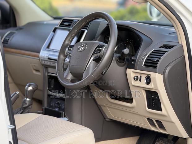 Toyota Land Cruiser Prado 2.8 2021 White