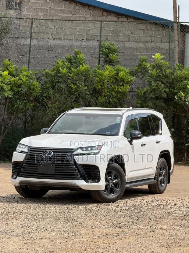 Lexus LX 2022 White