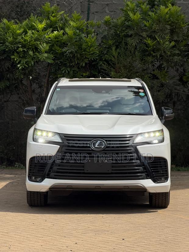 Lexus LX 2022 White