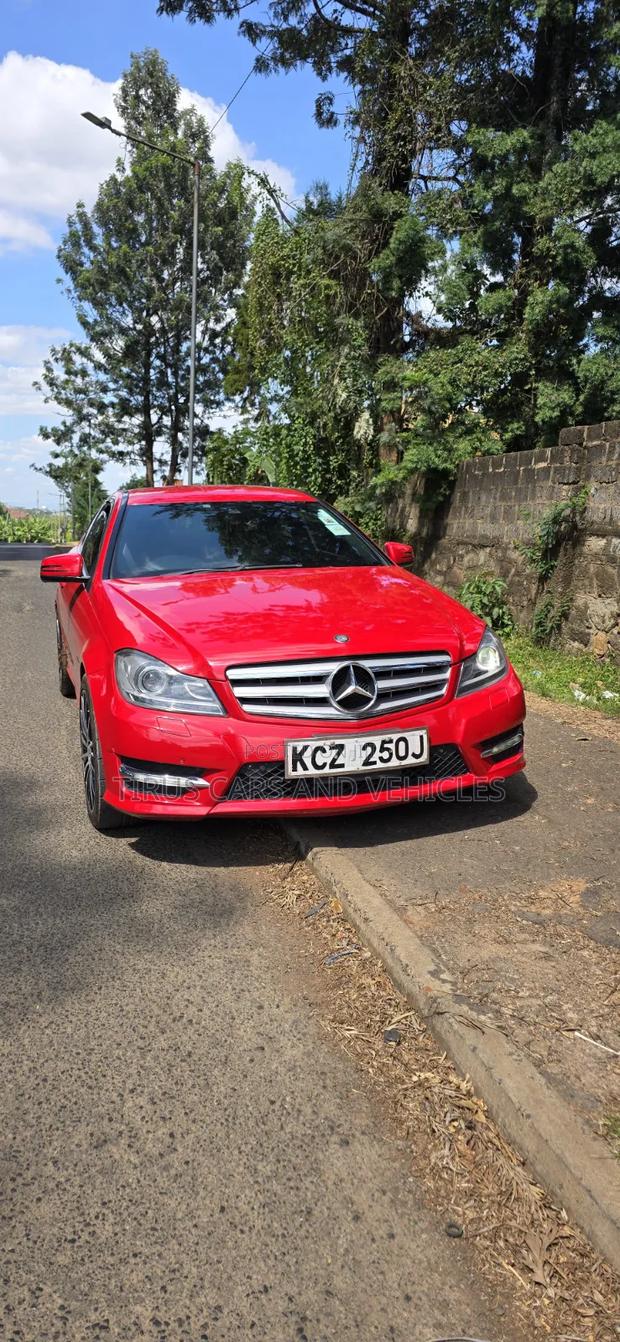 Mercedes-Benz C250 2012 Red