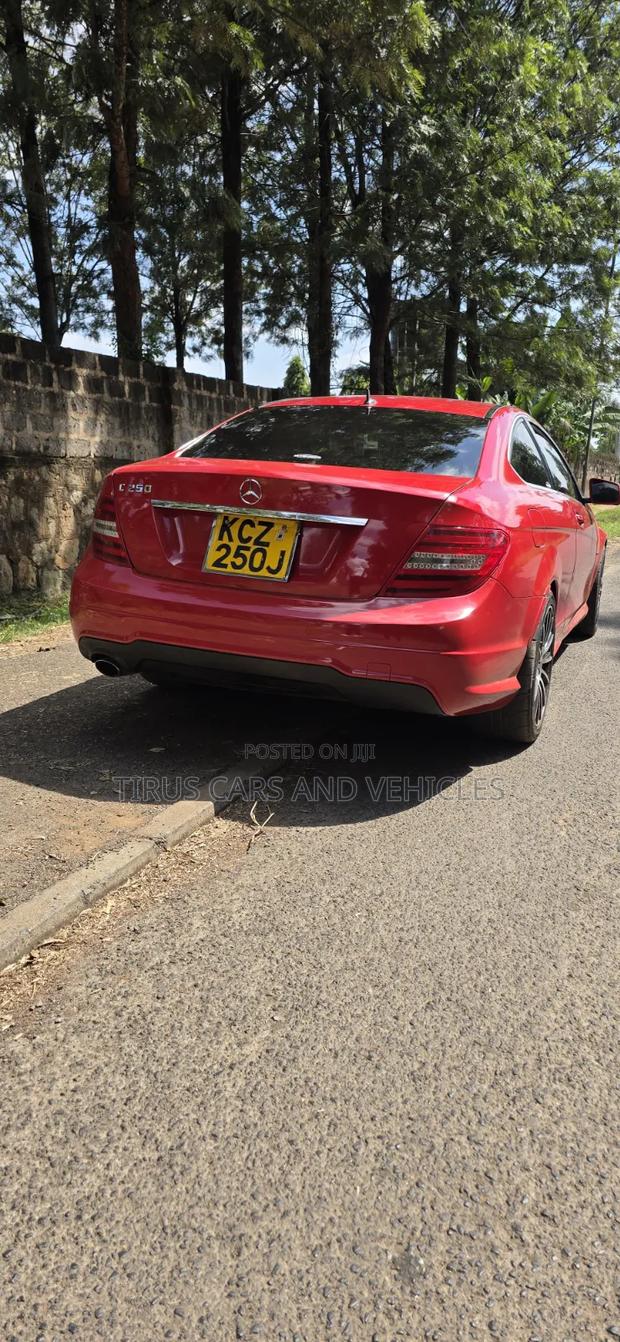 Mercedes-Benz C250 2012 Red
