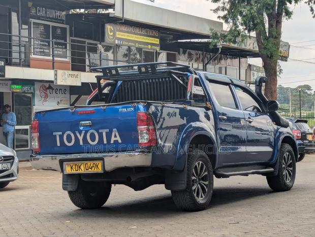 Toyota Hilux 2014 Blue