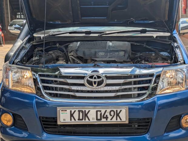 Toyota Hilux 2014 Blue