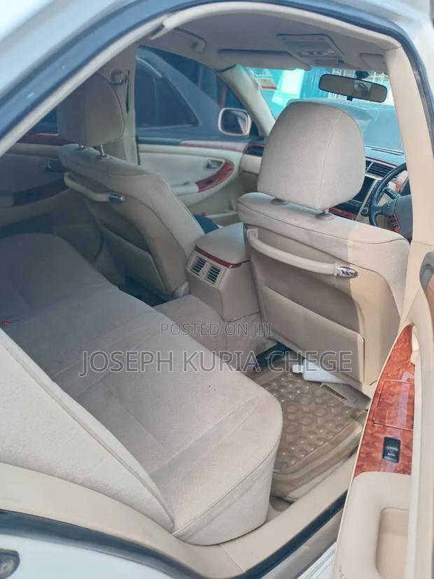 Toyota Crown 2006 White