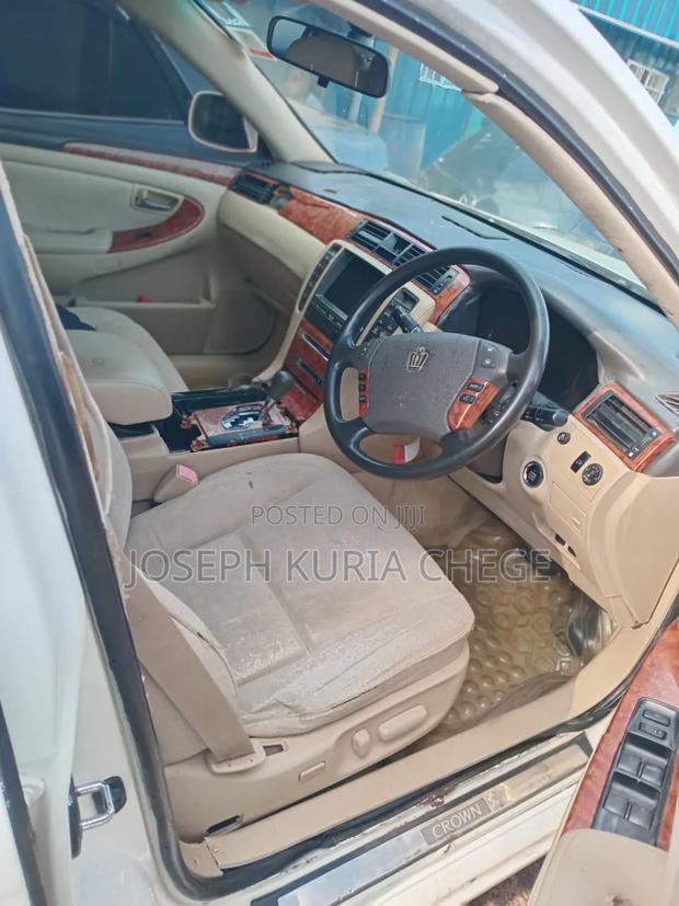 Toyota Crown 2006 White