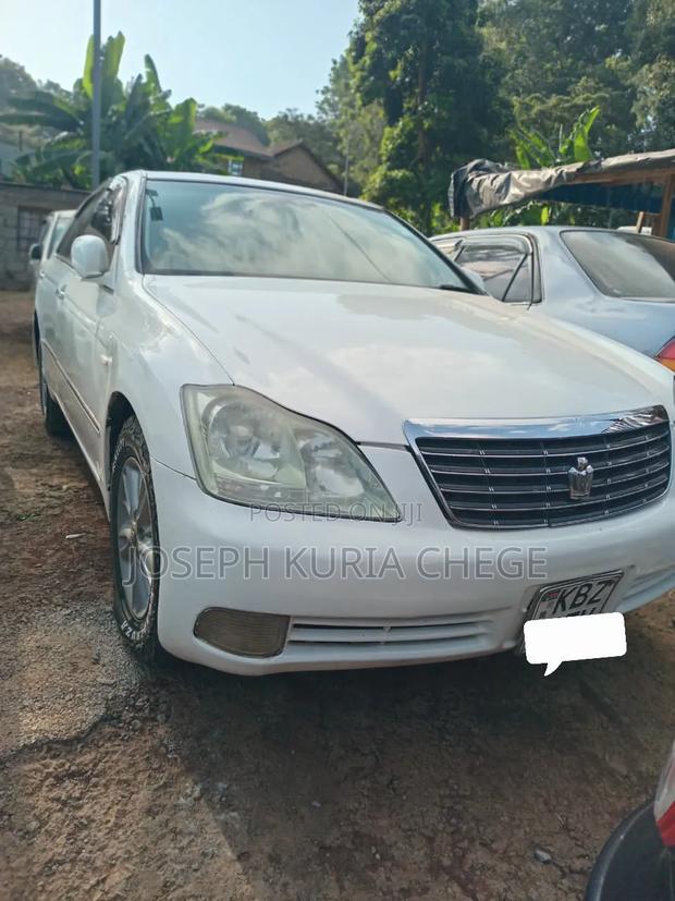 Toyota Crown 2006 White