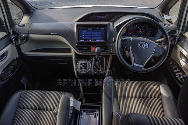 Toyota Noah 2.0 AWD (7 Seater) 2019 Pearl
