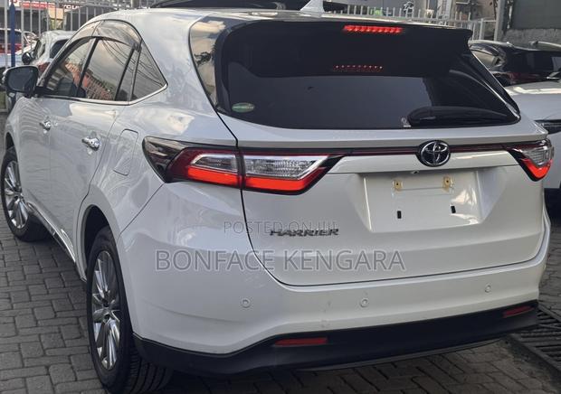 Toyota Harrier 2.0 2019 White