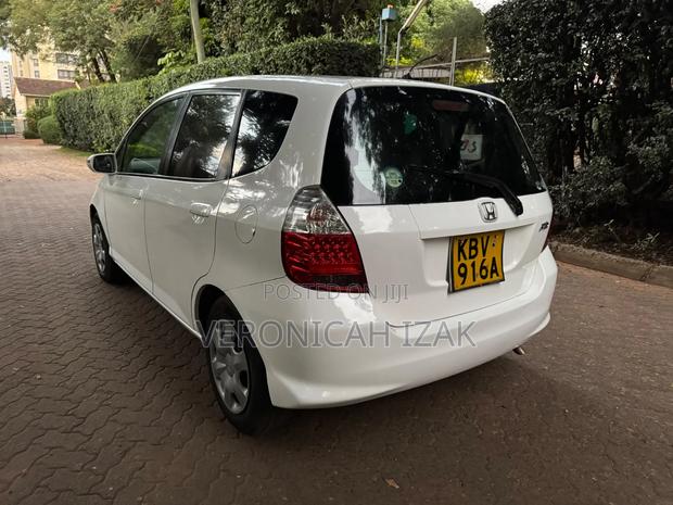 Honda Fit Aria 2005 White
