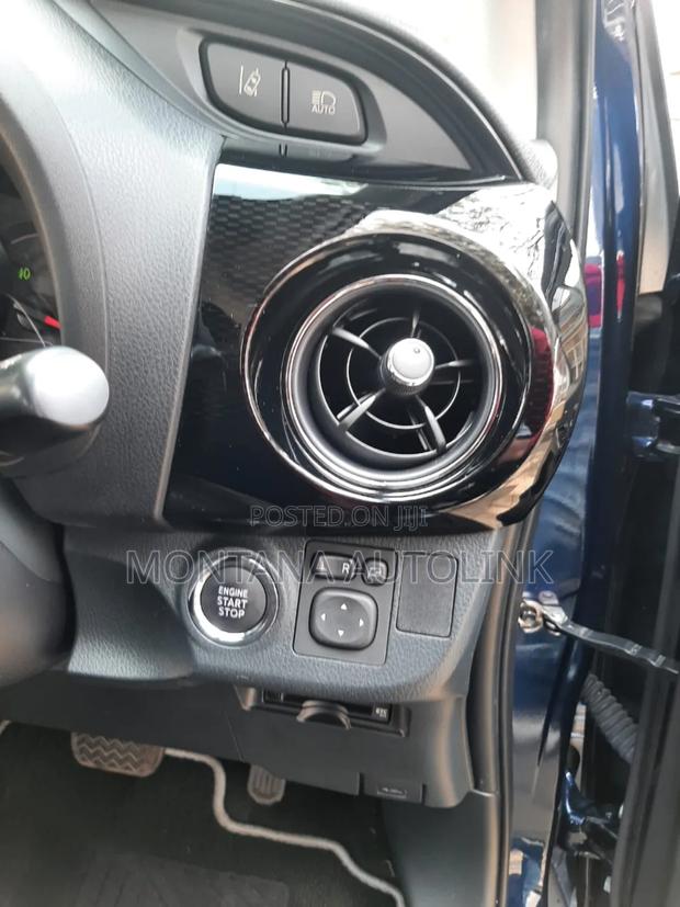 Toyota Vitz 1.0 FWD 5dr 2019 Blue