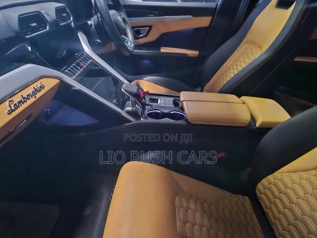 Lamborghini Aventador 2023 Yellow