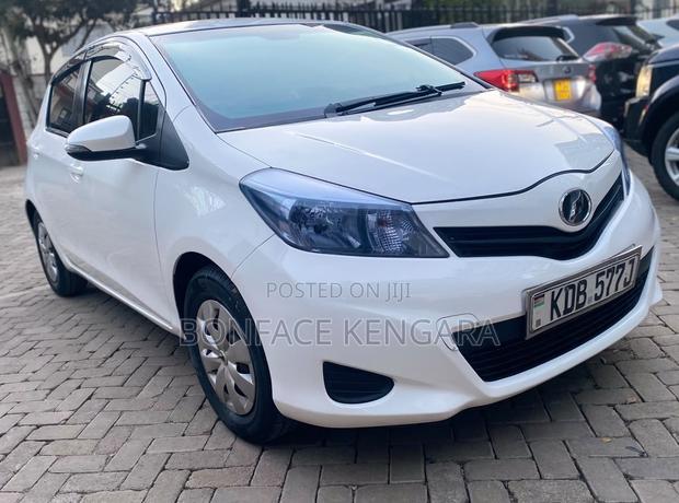 Toyota Vitz 1.0 FWD 5dr 2013 White