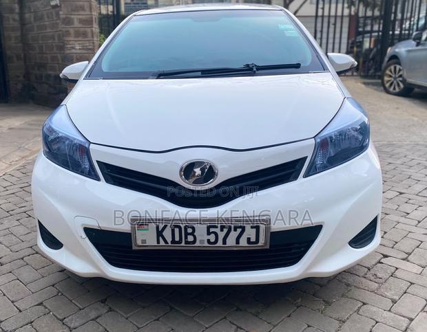 Toyota Vitz 1.0 FWD 5dr 2013 White