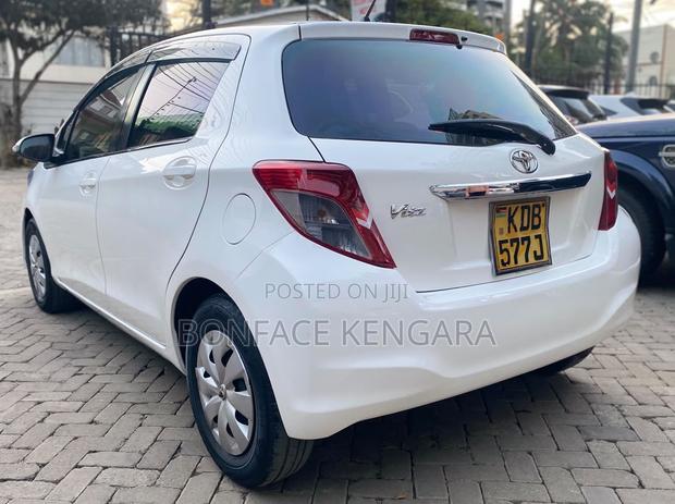Toyota Vitz 1.0 FWD 5dr 2013 White