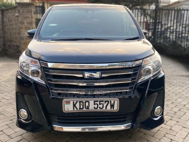 Toyota Noah 1.8 FWD Hybrid (7 seater) 2017 Black