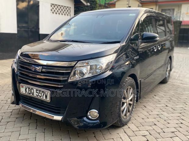 Toyota Noah 1.8 FWD Hybrid (7 seater) 2017 Black