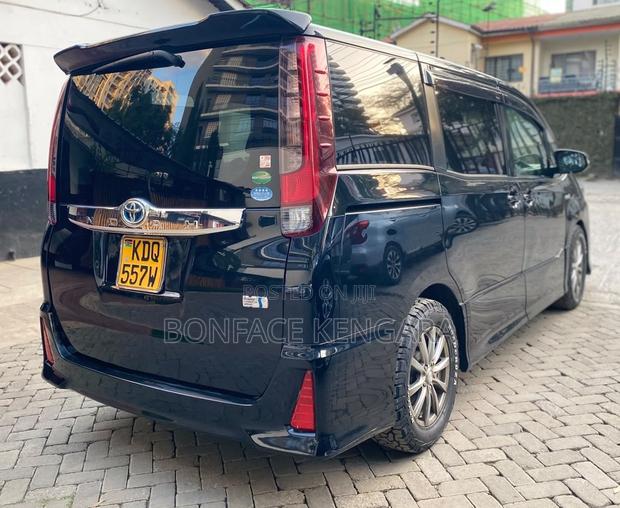 Toyota Noah 1.8 FWD Hybrid (7 seater) 2017 Black