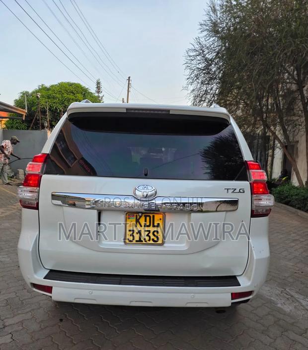 Toyota Land Cruiser Prado 2016 White
