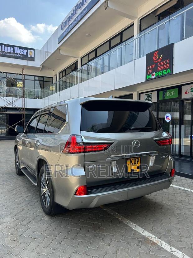 Lexus LX 570 AWD 2017 Silver