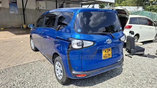 Toyota Sienta 2017 Blue