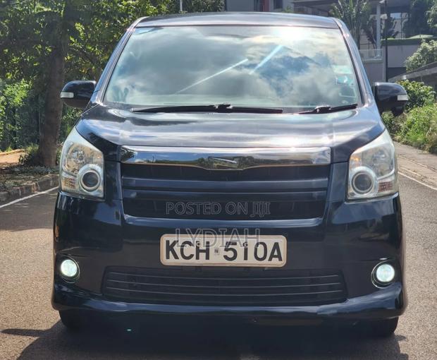 Toyota Noah 2008 Blue
